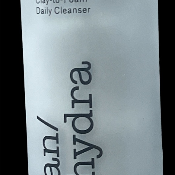 Waterless Clay to Foam Daily Cleanser - Picture 3 of 9